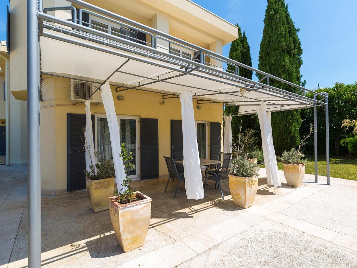 Apartments Gala Porec Bagian luar foto