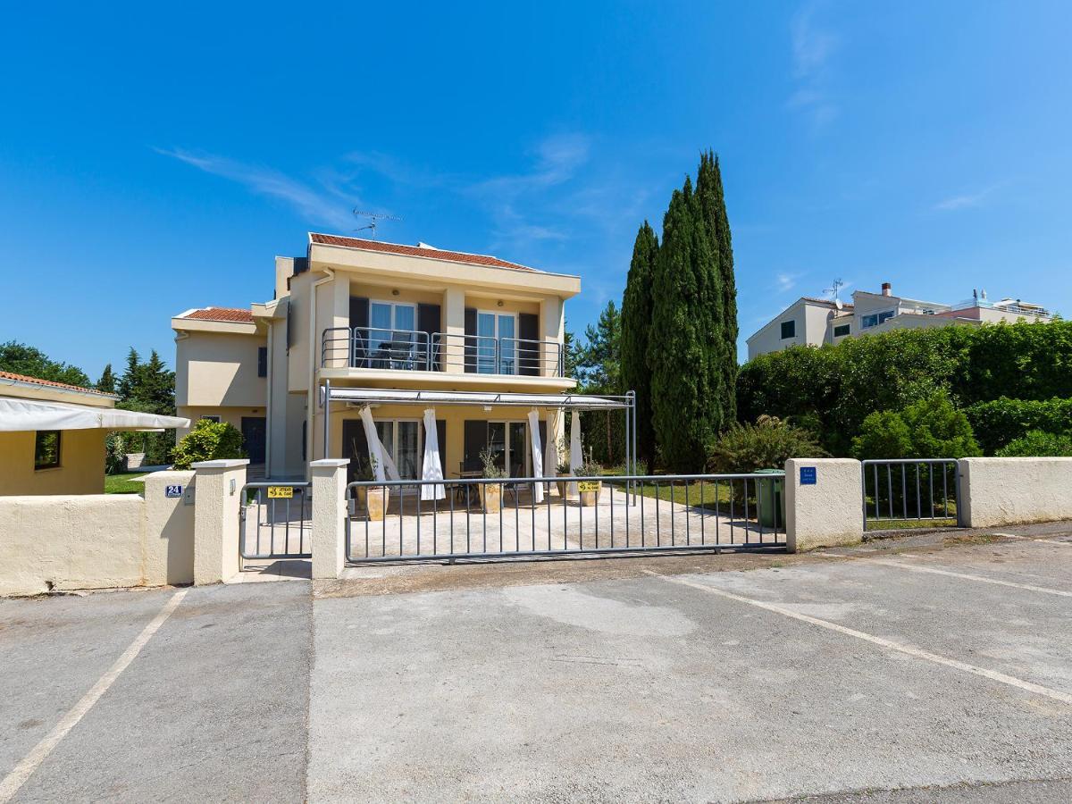 Apartments Gala Porec Bagian luar foto
