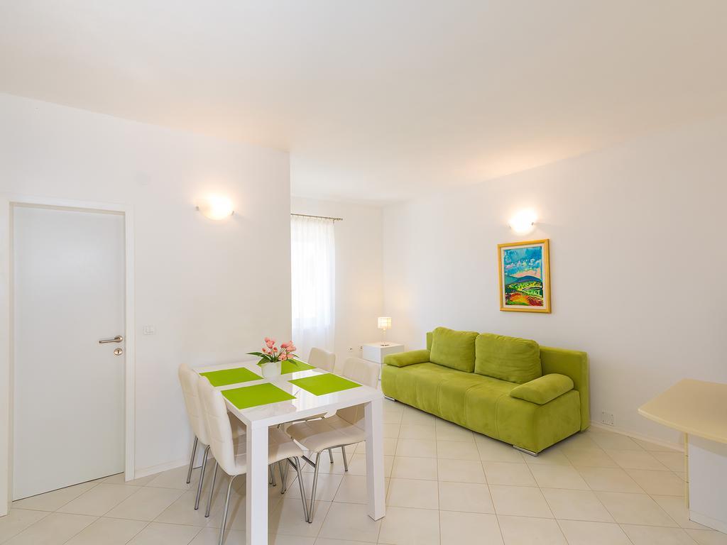 Apartments Gala Porec Bagian luar foto