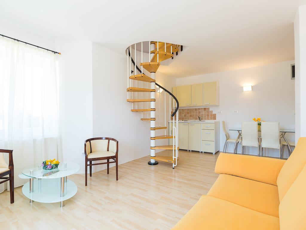 Apartments Gala Porec Bagian luar foto